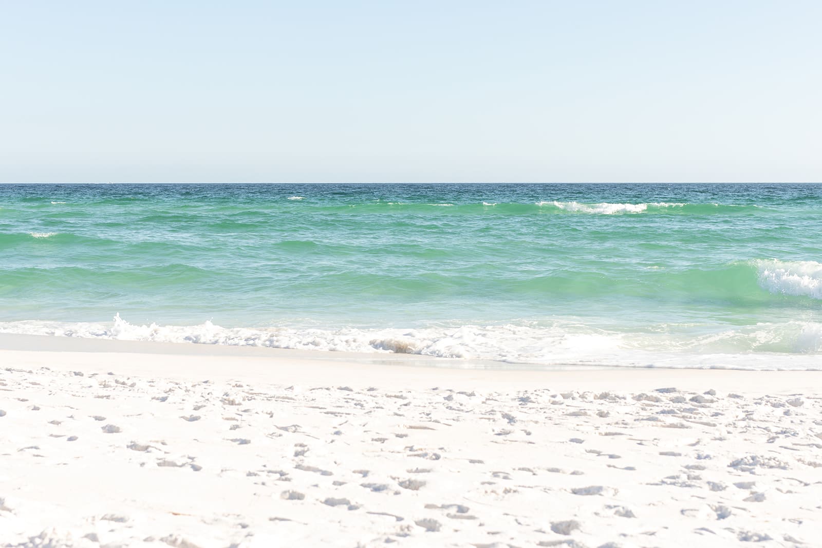 Destin, Florida Beach with white sand
